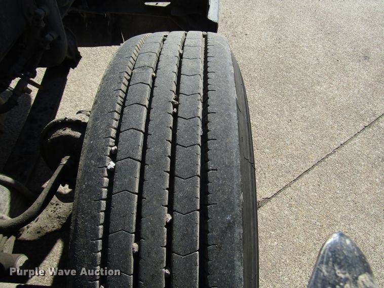 image for item DG6645 1994 Freightliner FLD120 semi truck