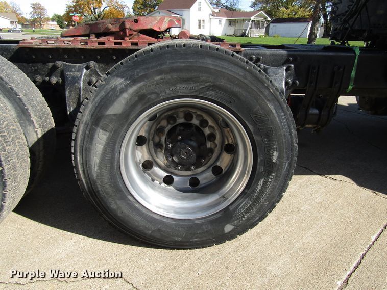 image for item DG6645 1994 Freightliner FLD120 semi truck