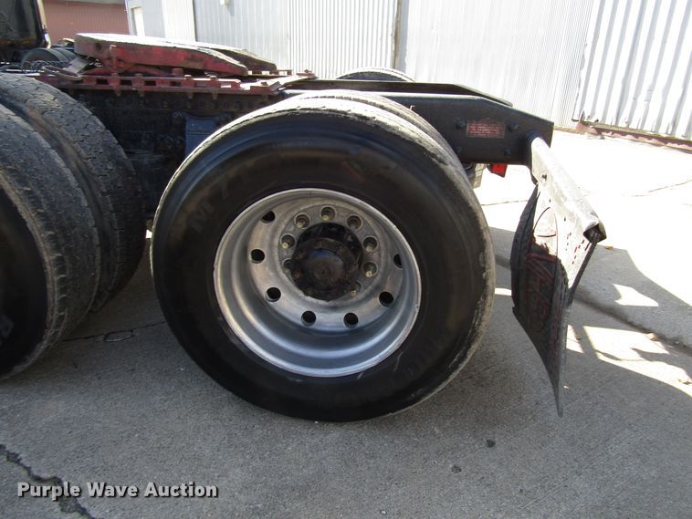 image for item DG6645 1994 Freightliner FLD120 semi truck