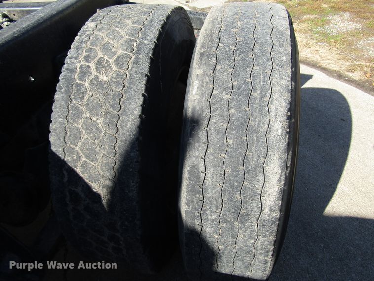 image for item DG6645 1994 Freightliner FLD120 semi truck