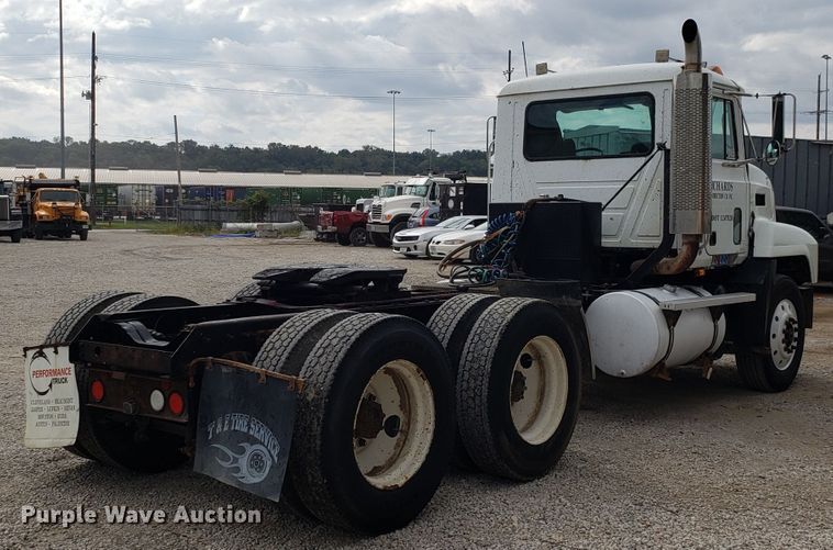 image for item DG7685 1994 Mack CH613 semi truck
