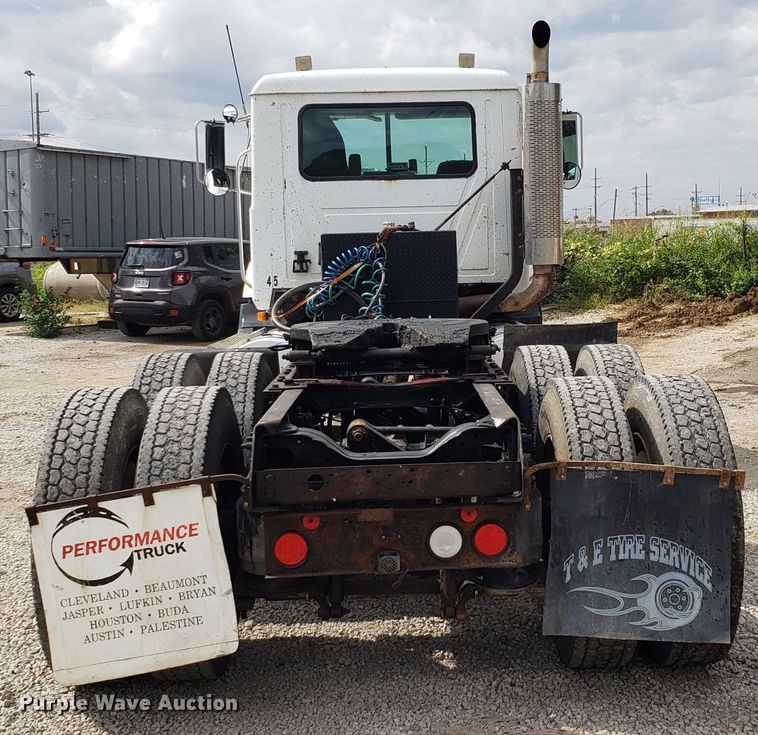 image for item DG7685 1994 Mack CH613 semi truck