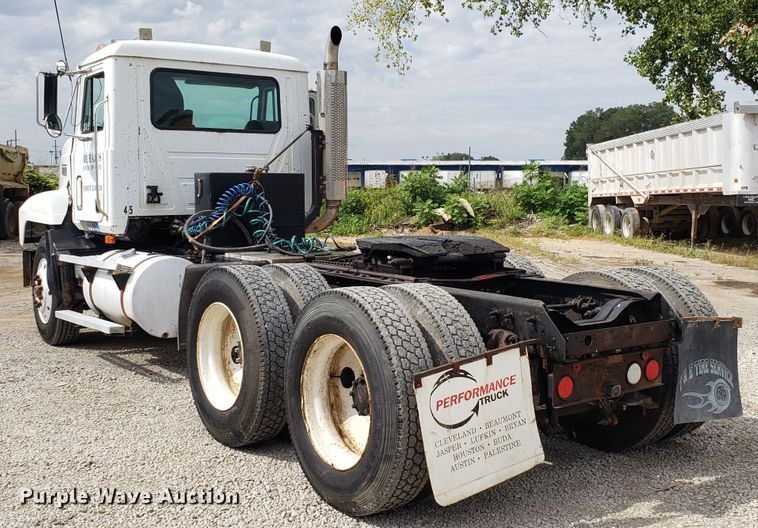 image for item DG7685 1994 Mack CH613 semi truck