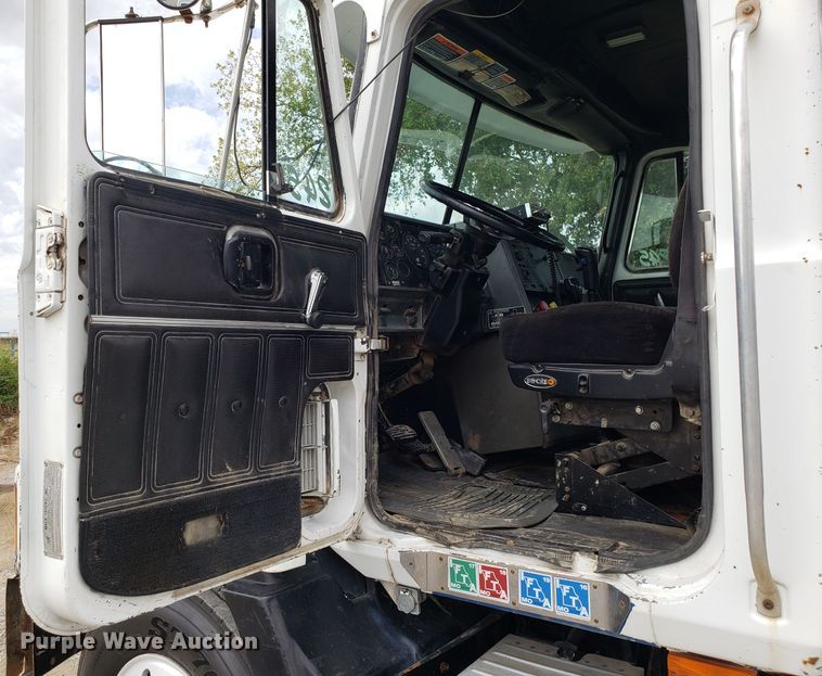 image for item DG7685 1994 Mack CH613 semi truck