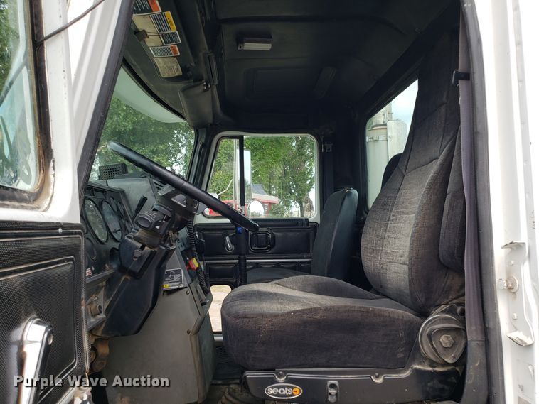 image for item DG7685 1994 Mack CH613 semi truck