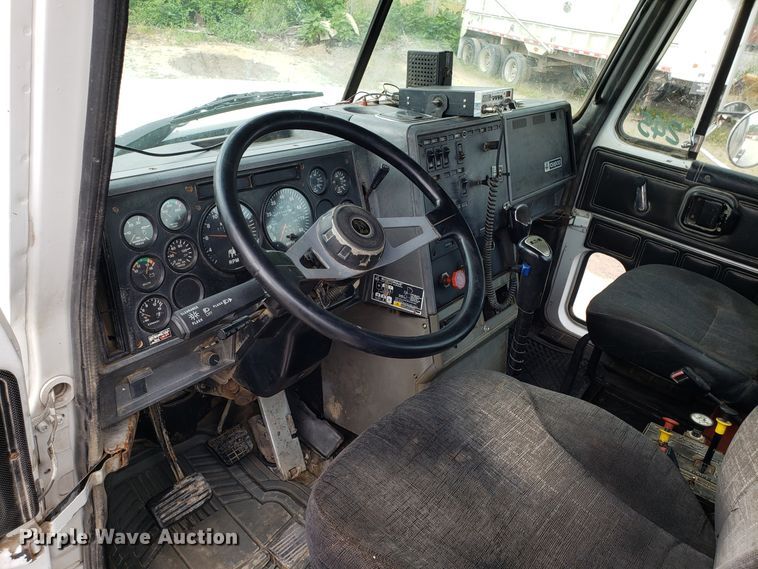 image for item DG7685 1994 Mack CH613 semi truck