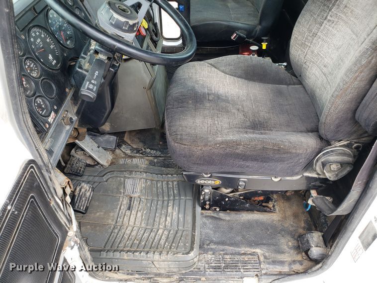 image for item DG7685 1994 Mack CH613 semi truck