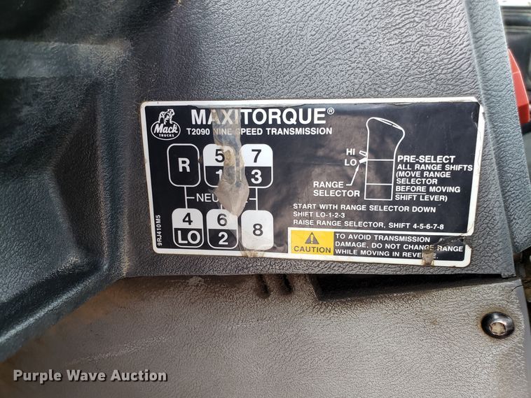 image for item DG7685 1994 Mack CH613 semi truck