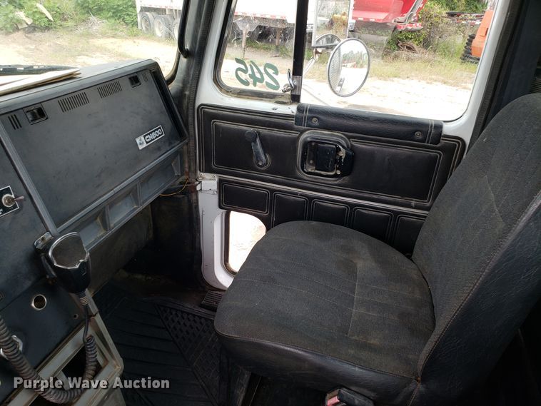 image for item DG7685 1994 Mack CH613 semi truck