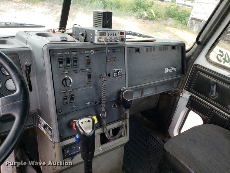 image for item DG7685 1994 Mack CH613 semi truck