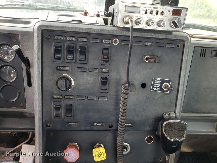 image for item DG7685 1994 Mack CH613 semi truck