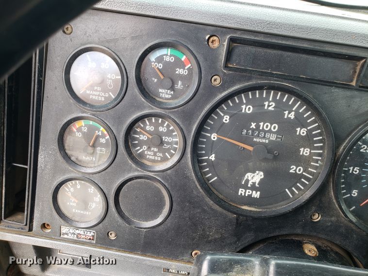 image for item DG7685 1994 Mack CH613 semi truck