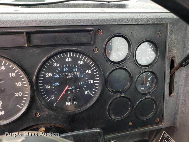 image for item DG7685 1994 Mack CH613 semi truck