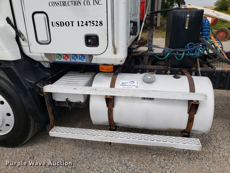 image for item DG7685 1994 Mack CH613 semi truck