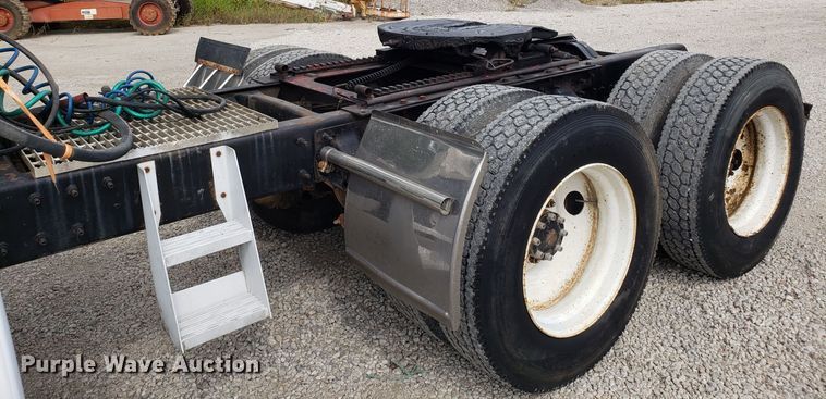 image for item DG7685 1994 Mack CH613 semi truck