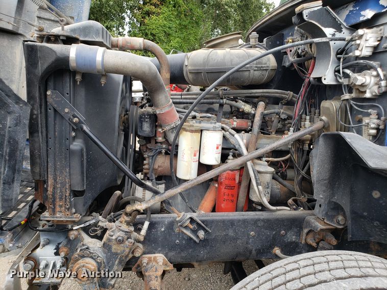 image for item DG7685 1994 Mack CH613 semi truck