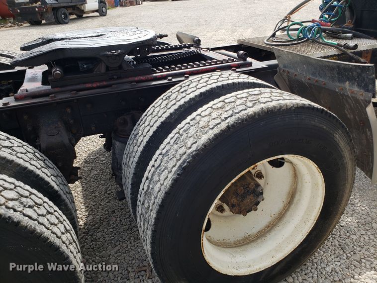 image for item DG7685 1994 Mack CH613 semi truck