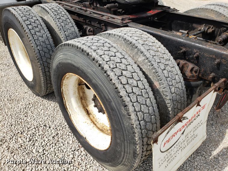 image for item DG7685 1994 Mack CH613 semi truck