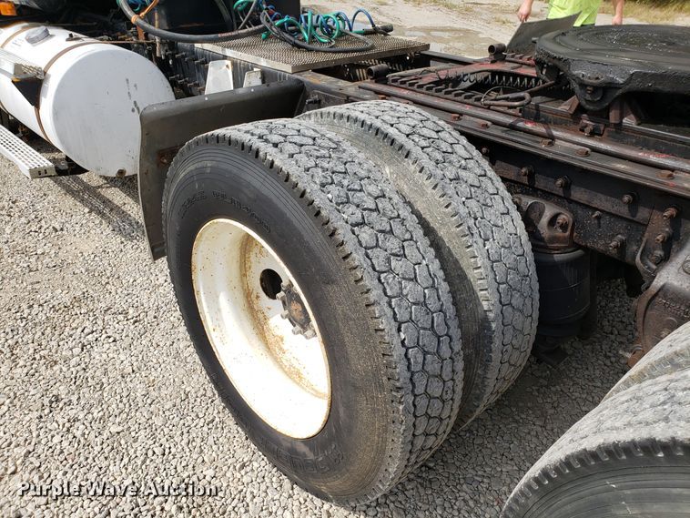 image for item DG7685 1994 Mack CH613 semi truck