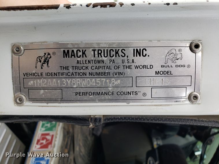 image for item DG7685 1994 Mack CH613 semi truck