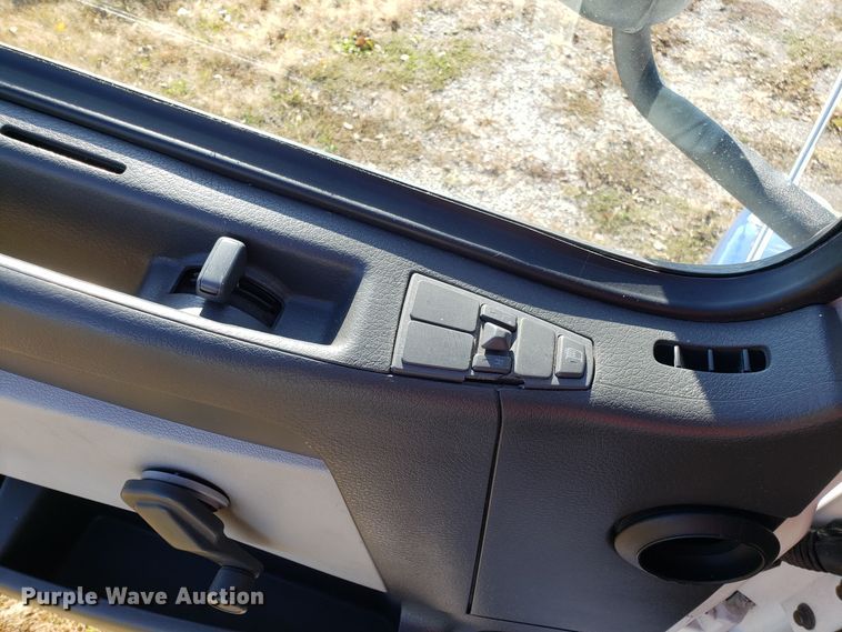 image for item DG8816 2007 Volvo VN semi truck