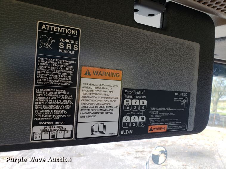 image for item DG8816 2007 Volvo VN semi truck