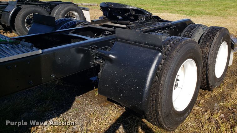 image for item DG8816 2007 Volvo VN semi truck