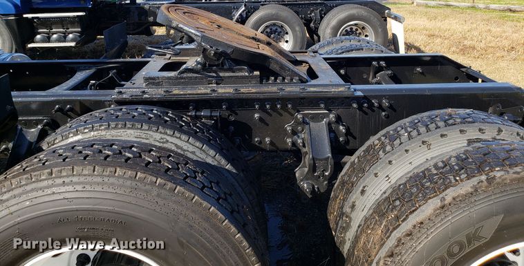 image for item DG8816 2007 Volvo VN semi truck