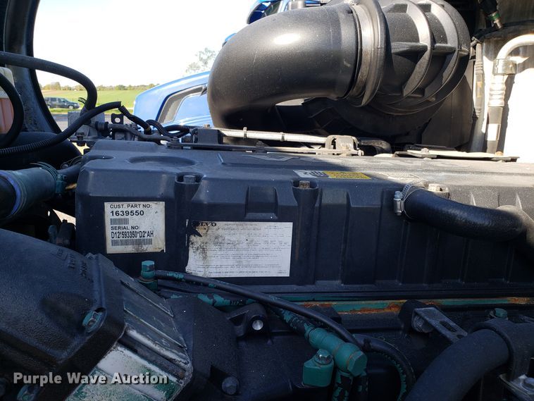 image for item DG8816 2007 Volvo VN semi truck