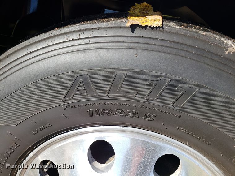 image for item DG8816 2007 Volvo VN semi truck