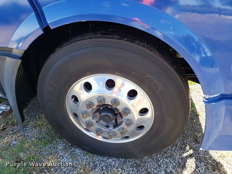 image for item DG8816 2007 Volvo VN semi truck