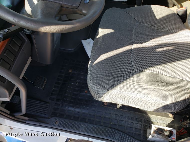 image for item DG8818 2007 Volvo VN semi truck