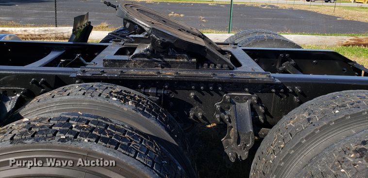 image for item DG8818 2007 Volvo VN semi truck