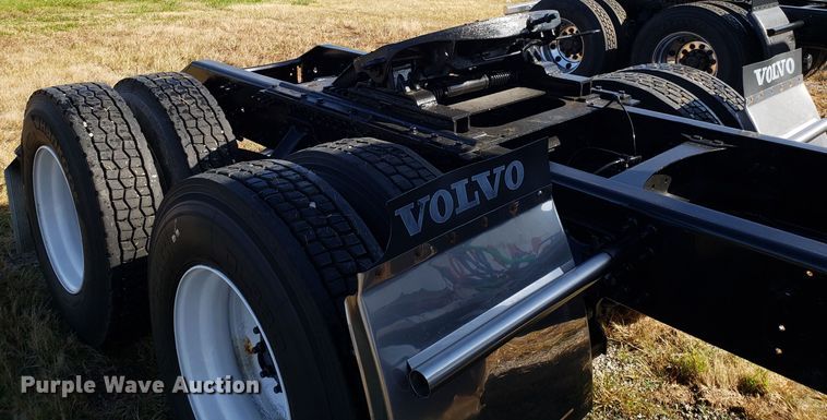 image for item DG8818 2007 Volvo VN semi truck