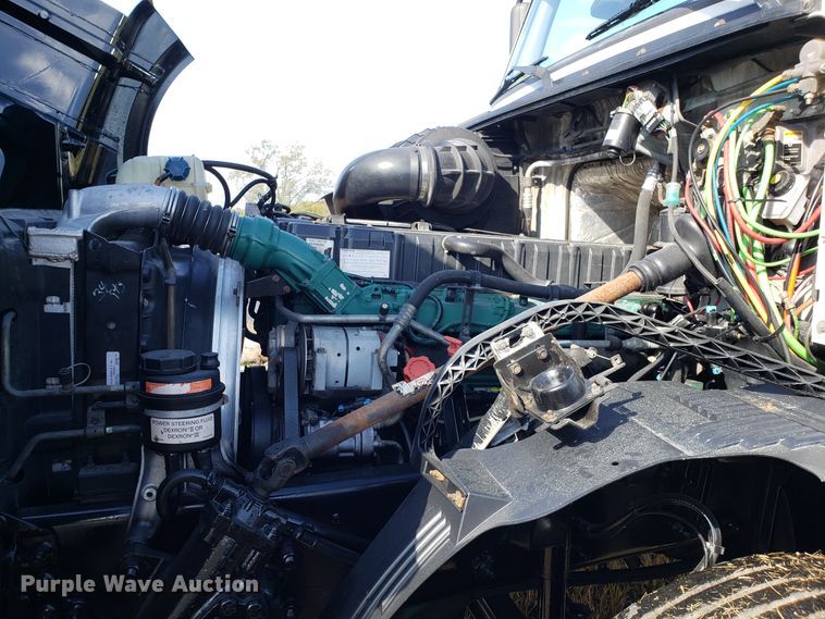 image for item DG8818 2007 Volvo VN semi truck