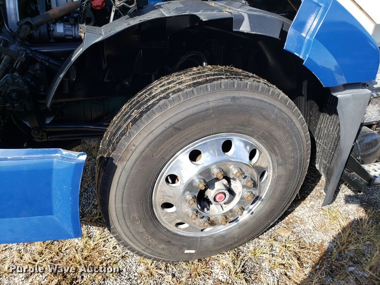 image for item DG8818 2007 Volvo VN semi truck