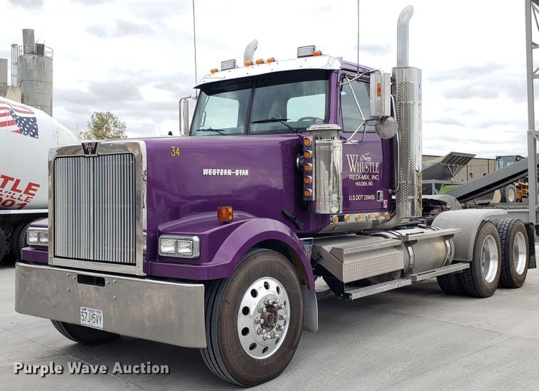 image for item DG8820 2006 Western Star 4900EX semi truck