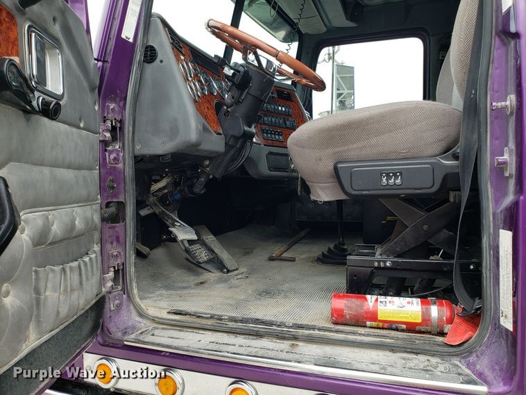 image for item DG8820 2006 Western Star 4900EX semi truck