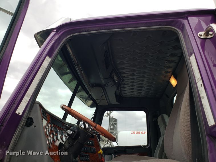 image for item DG8820 2006 Western Star 4900EX semi truck