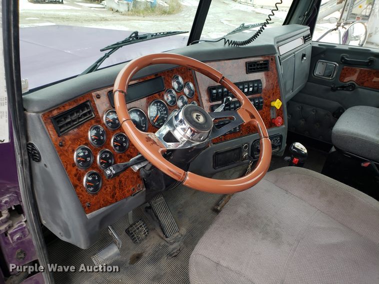 image for item DG8820 2006 Western Star 4900EX semi truck