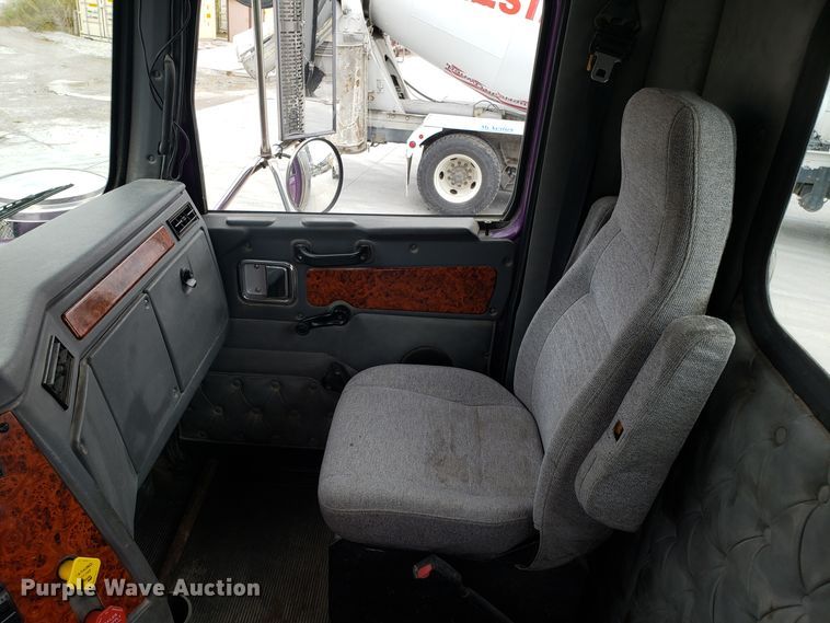 image for item DG8820 2006 Western Star 4900EX semi truck