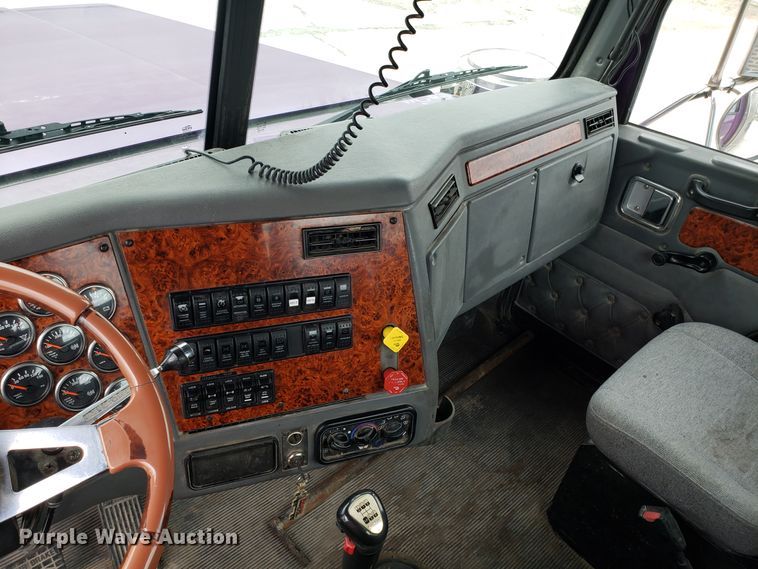 image for item DG8820 2006 Western Star 4900EX semi truck