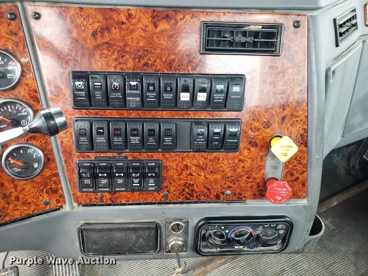 image for item DG8820 2006 Western Star 4900EX semi truck