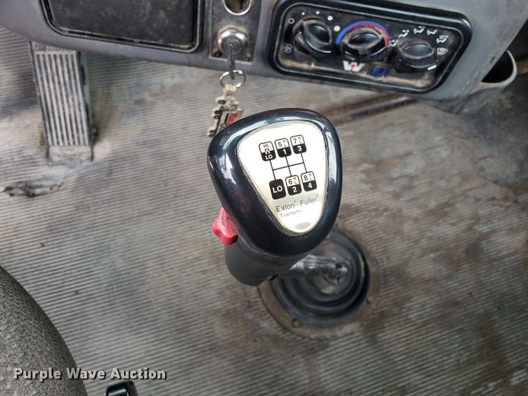 image for item DG8820 2006 Western Star 4900EX semi truck