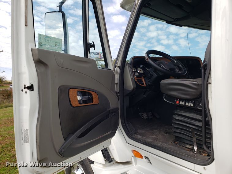 image for item DG8839 2012 International ProStar semi truck