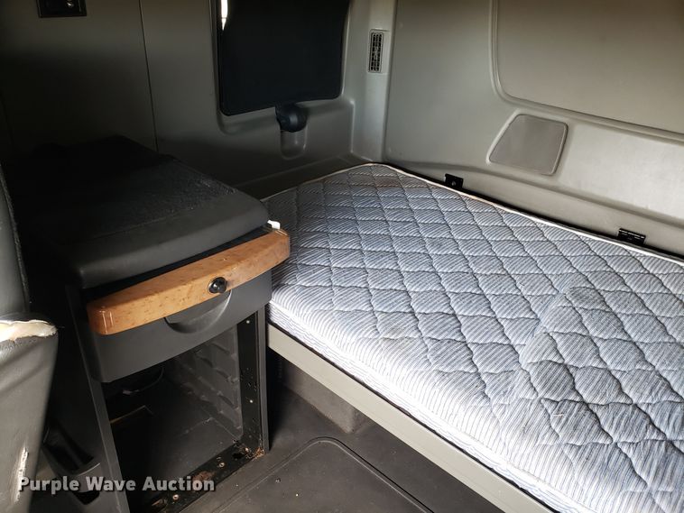 image for item DG8839 2012 International ProStar semi truck