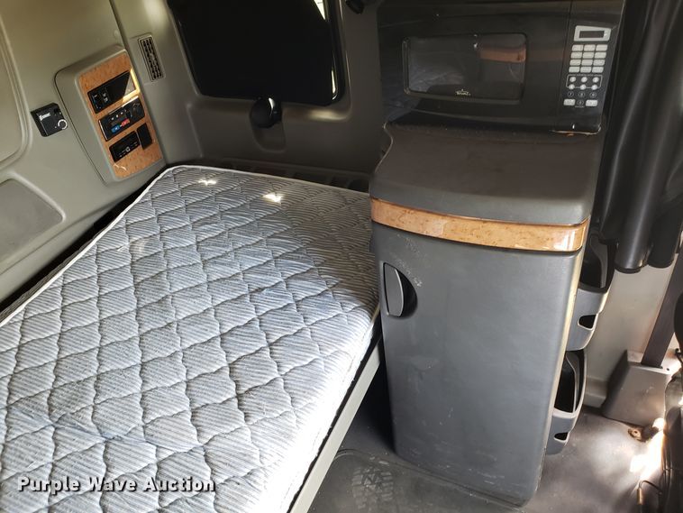 image for item DG8839 2012 International ProStar semi truck