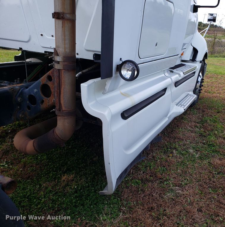 image for item DG8839 2012 International ProStar semi truck