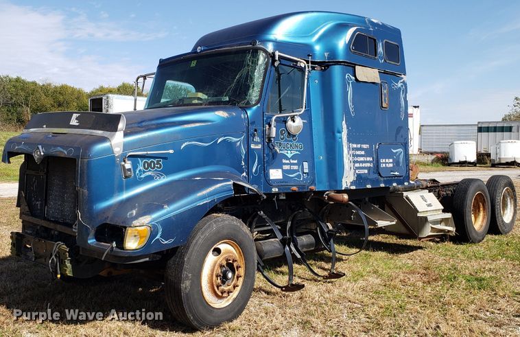 image for item DG8857 2006 International 9400i truck cab and chassis