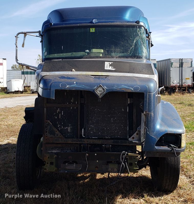 image for item DG8857 2006 International 9400i truck cab and chassis